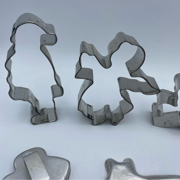 VTG Lot Of 10 Aluminum Metal Cookie Biscuit Cutters Santa Tree Angel Rabbit Bell - Picture 4 of 14
